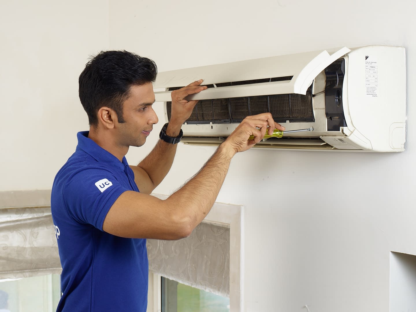 Read more about the article Unlocking Comfort: The Essential Guide to AC Repair and Installation Services in Dubai