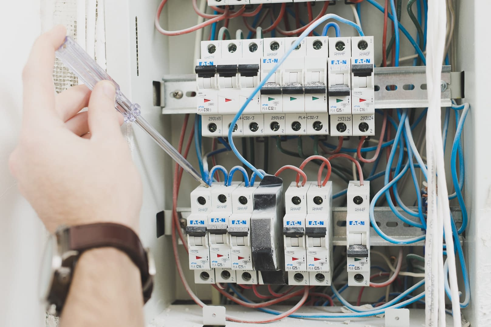 Read more about the article <strong>Electrical Services in Dubai: Everything You Need to Know</strong>